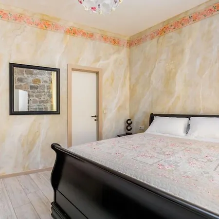 With Wifi - 18080 Guest house